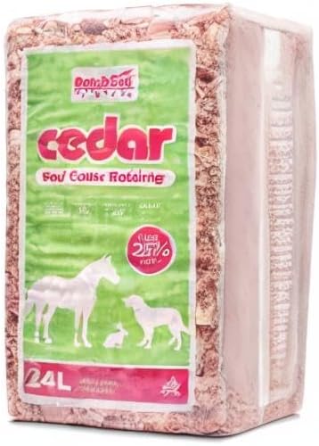 PETSPICK Red Cedar Pet Bedding for Dogs and Horses, 24L | Red cedar bedding provides a natural layer for dogs, horses, stalls, kennels and animal areas; 24 L package.