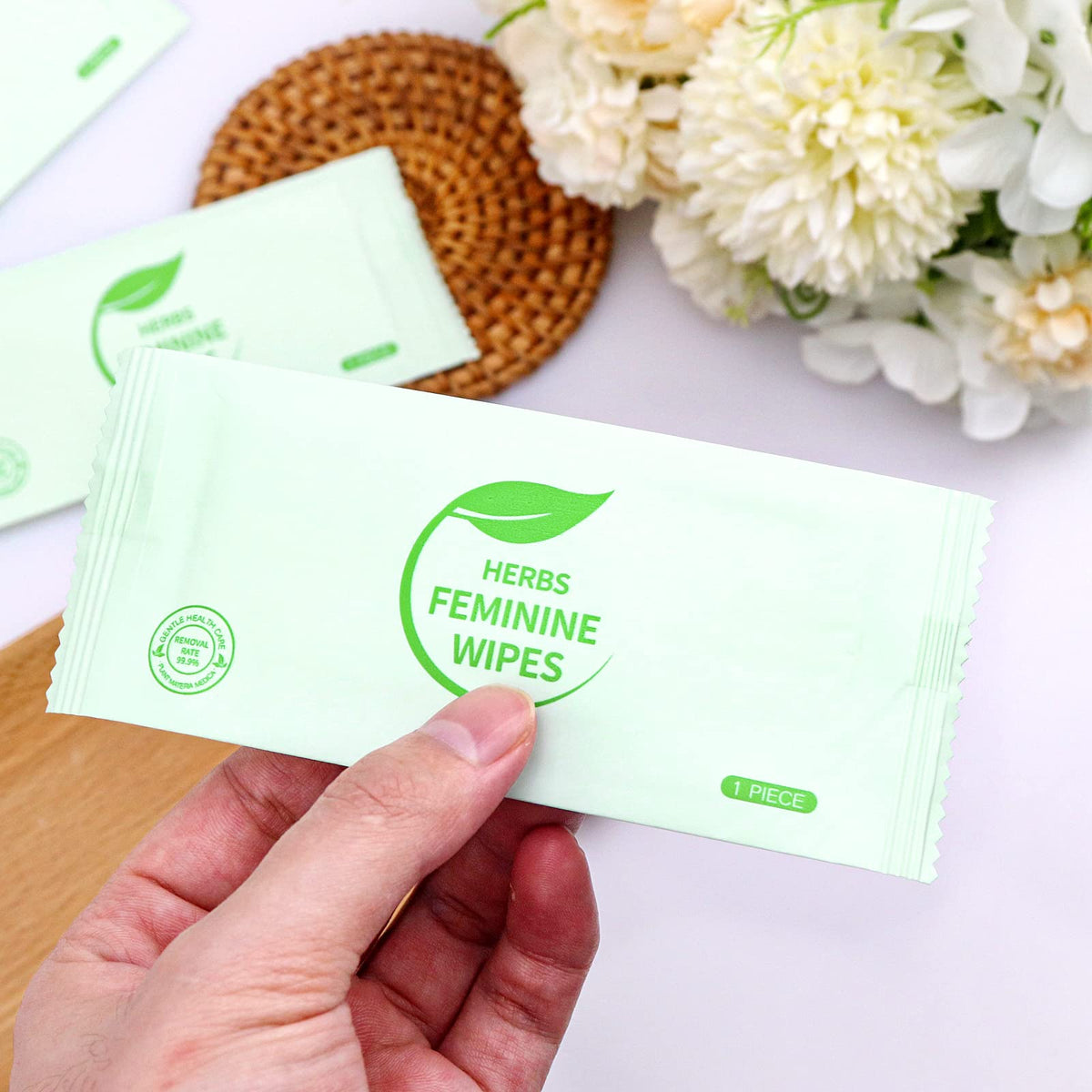 Hipruict Travel Feminine Hygiene Wipes,50 Count Intimate Wipes Feminine Care,Ph Balanced