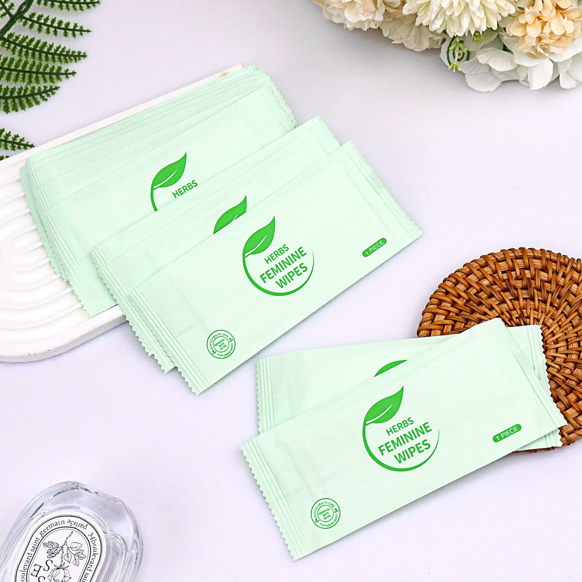Hipruict Travel Feminine Hygiene Wipes,50 Count Intimate Wipes Feminine Care,Ph Balanced